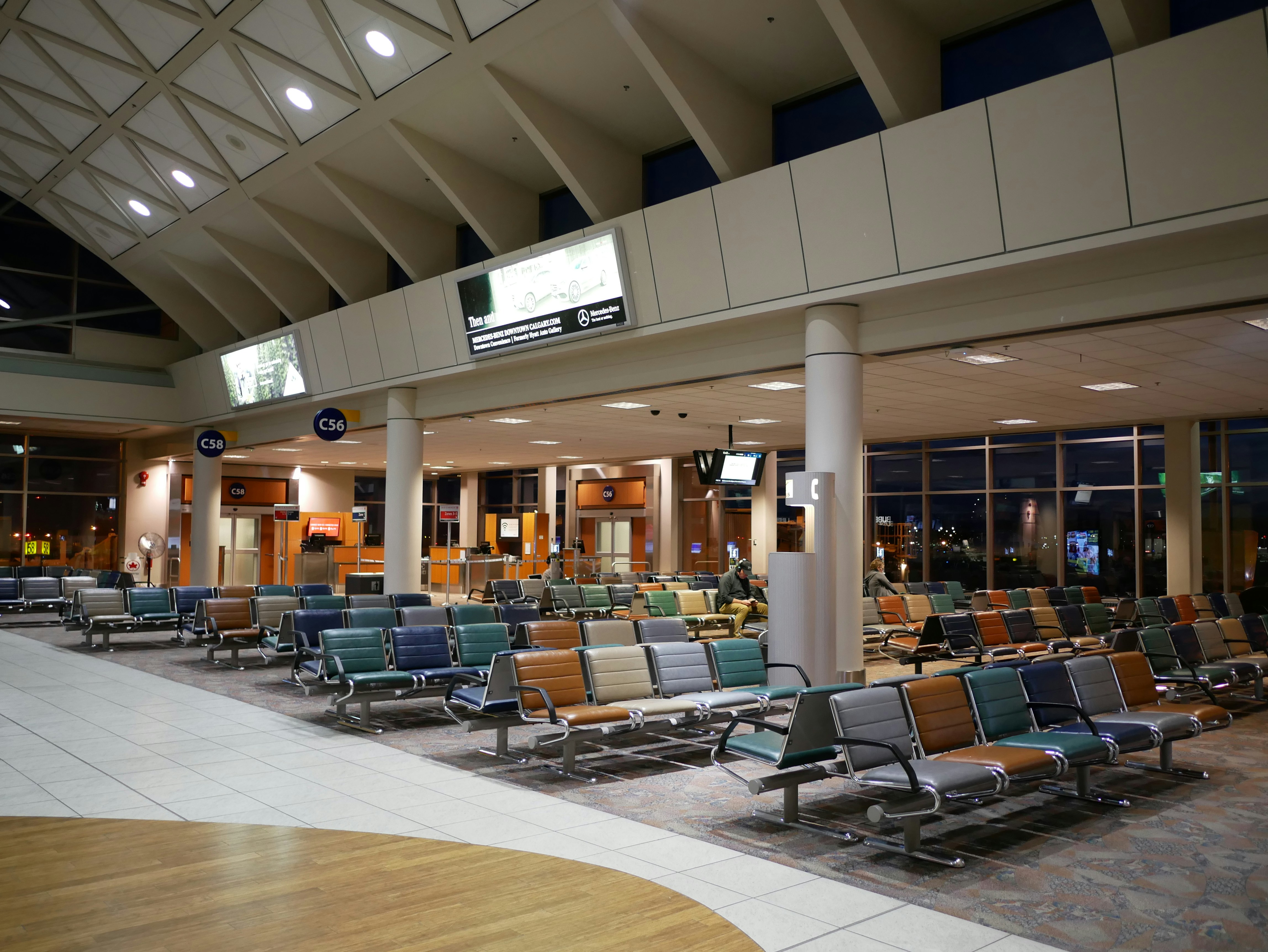 Toronto Pearson International Airport where 140.000 people depart this logistics masterclass of an airport each day. No matter if it is a business trip, visiting loved ones or waiting for them to arrive back home; one thing is for sure - there is no feeling quite like waiting in an airport lounge.